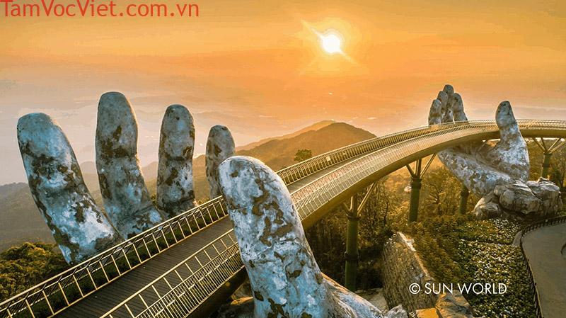Cầu Vàng xây dựng năm nào? Khám phá cây cầu nổi danh thế giới