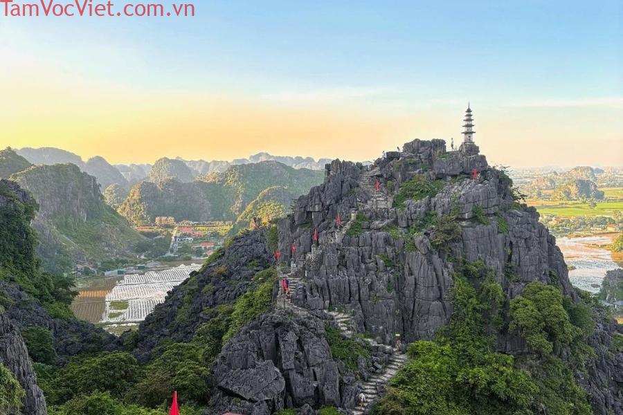 Du lịch Hang Múa - Điểm check-in sống ảo giữa lòng Ninh Bình