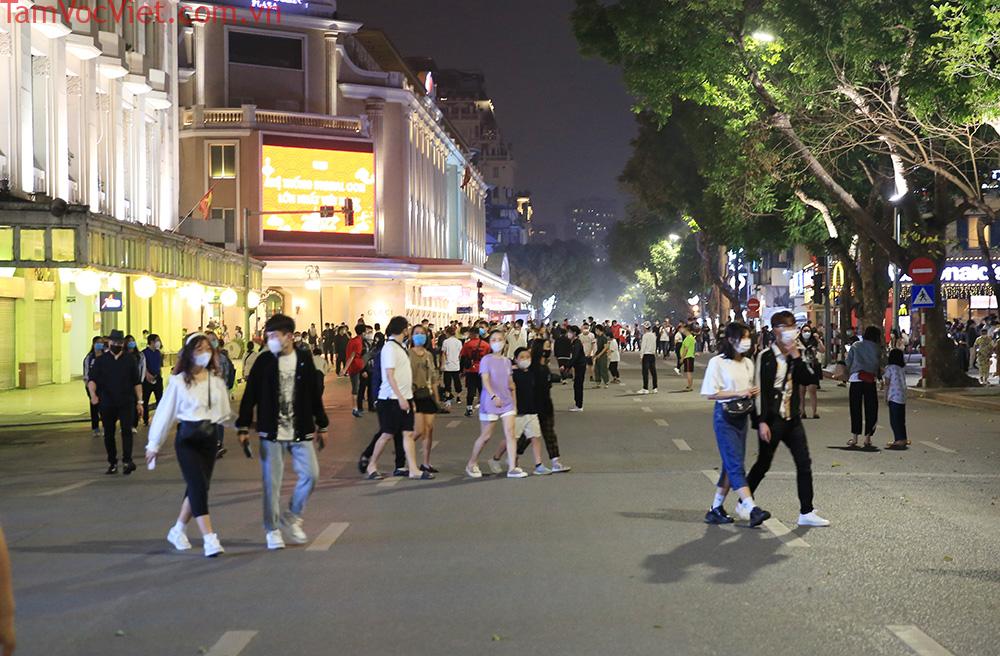 Hà Nội: Hơn 40 nghìn lượt khách tham gia các tuyến phố đi bộ quận Hoàn Kiếm - www.dulichvn.org.vn