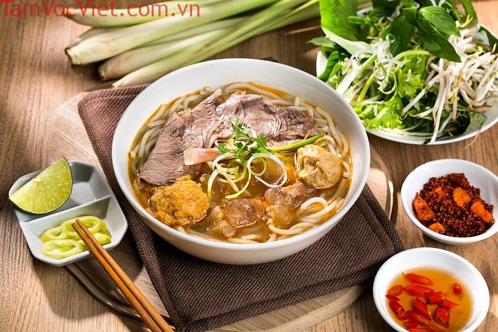 Bún bò Huế - đặc sản dân dã làm say lòng biết bao thực khách