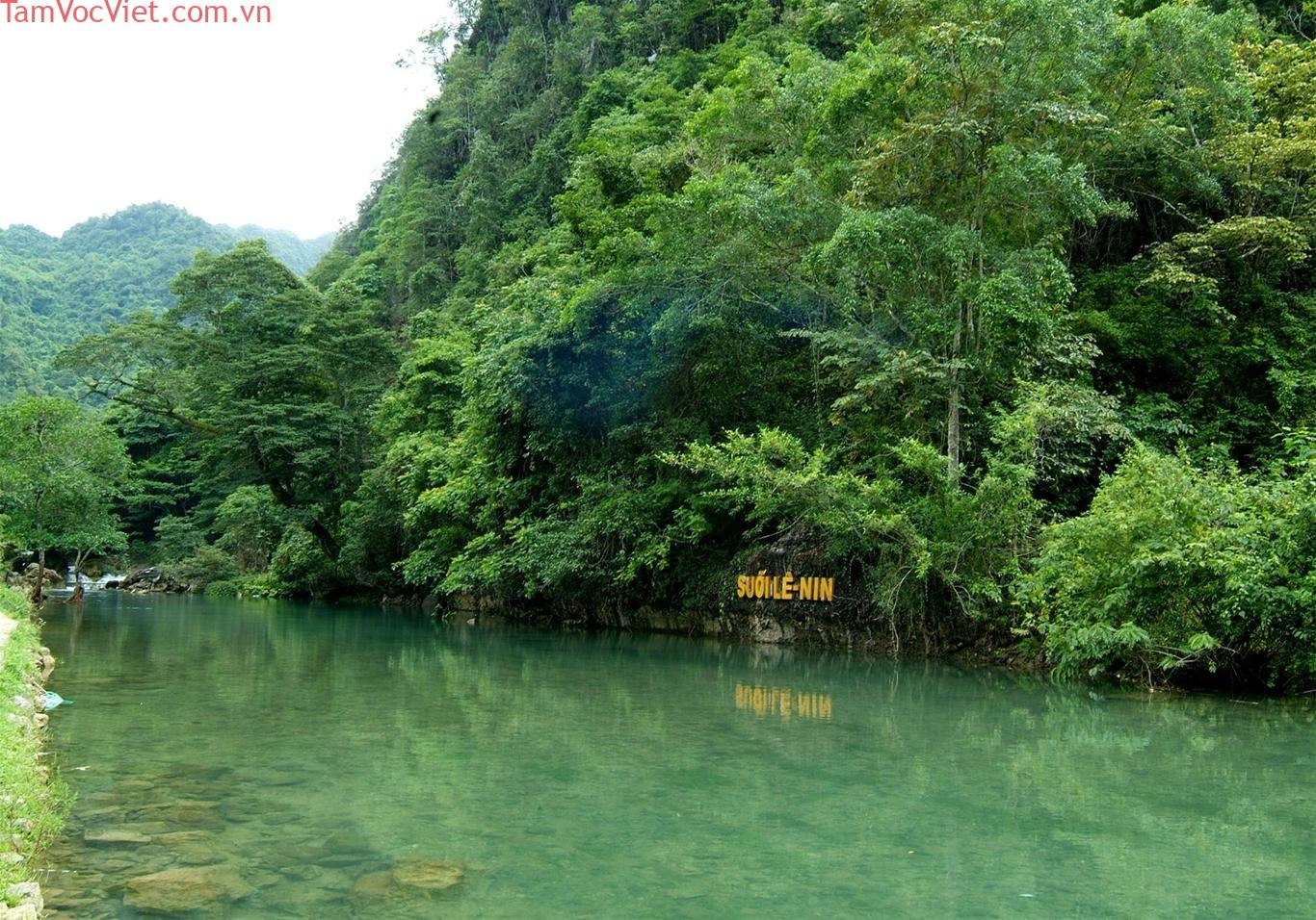 Di tích Pác Bó - Suối Lê-nin