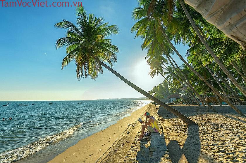 Hòn Rơm Mũi Né Hòn Rơm Mũi Né với vẻ đẹp hoang sơ thu hút du khách