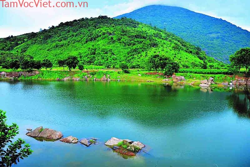 Thung lũng Ma Thiên Lãnh nằm tiếp giáp giữa ba ngọn núi: Núi Bà Đen, núi Phụng và núi Heo của du lịch Tây Ninh. Thung lũng Ma Thiên Lãnh nằm tiếp giáp giữa ba ngọn núi: Núi Bà Đen, núi Phụng và núi Heo của du lịch Tây Ninh.