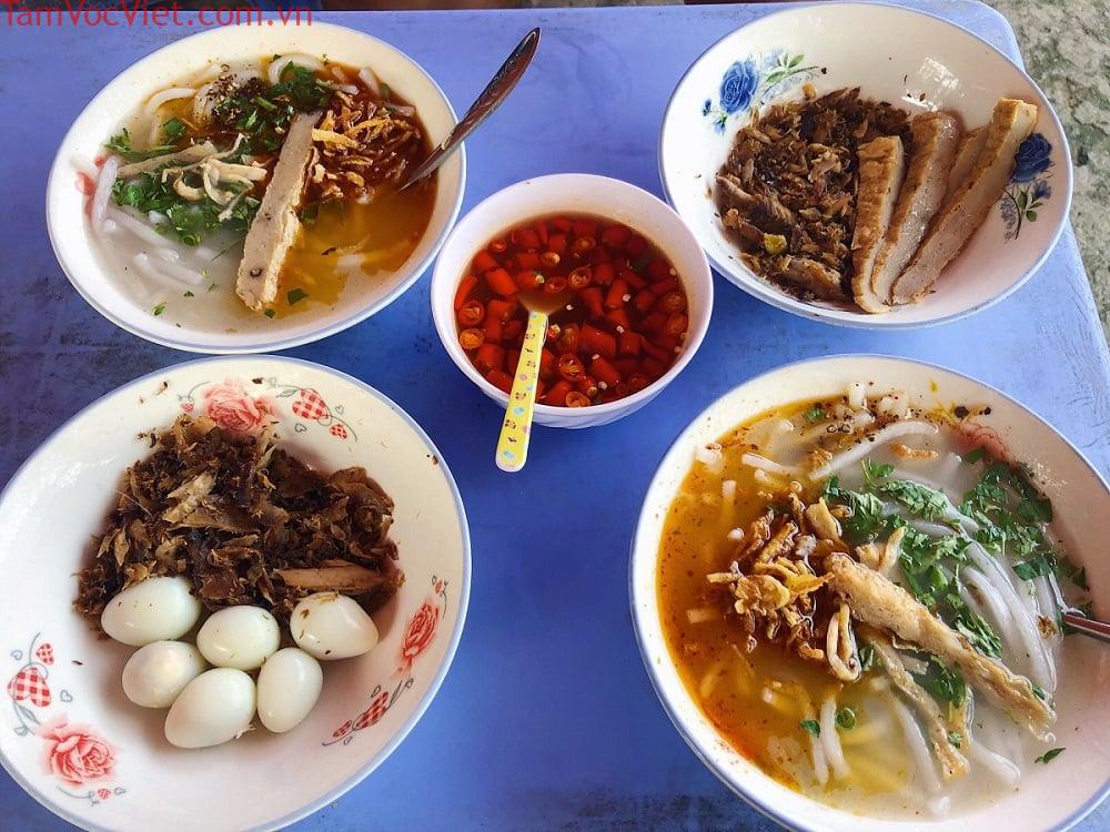 Bánh canh ruộng Đà Nẵng: Top 5 quán thơm đằm vị biển