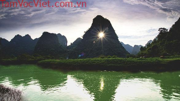 Chiêm ngưỡng 'mắt thần' núi - iVIVU.com