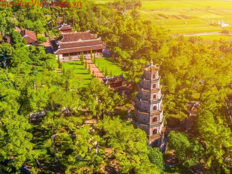 Chùa Thiên Mụ - Biểu tượng tâm linh bên dòng sông Hương