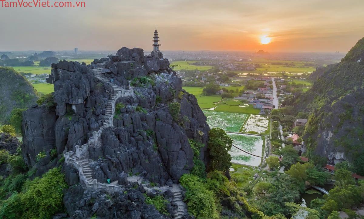 Hang Múa Ninh Bình: Hướng dẫn chi tiết về điểm ngắm cảnh tuyệt đẹp của Việt Nam