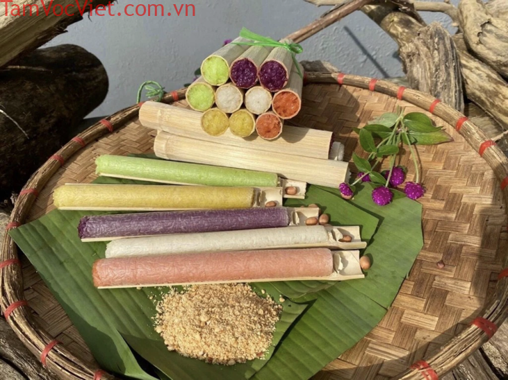 Cơm lam món ngon đãi khách của người cùng cao - Tour Hà Giang