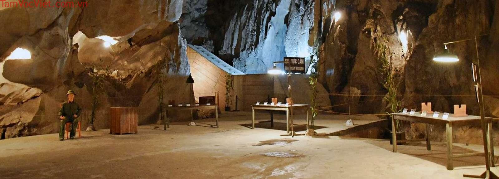 Tham quan hang Quân Y Cát Bà - biểu tượng du lịch Hải Phòng