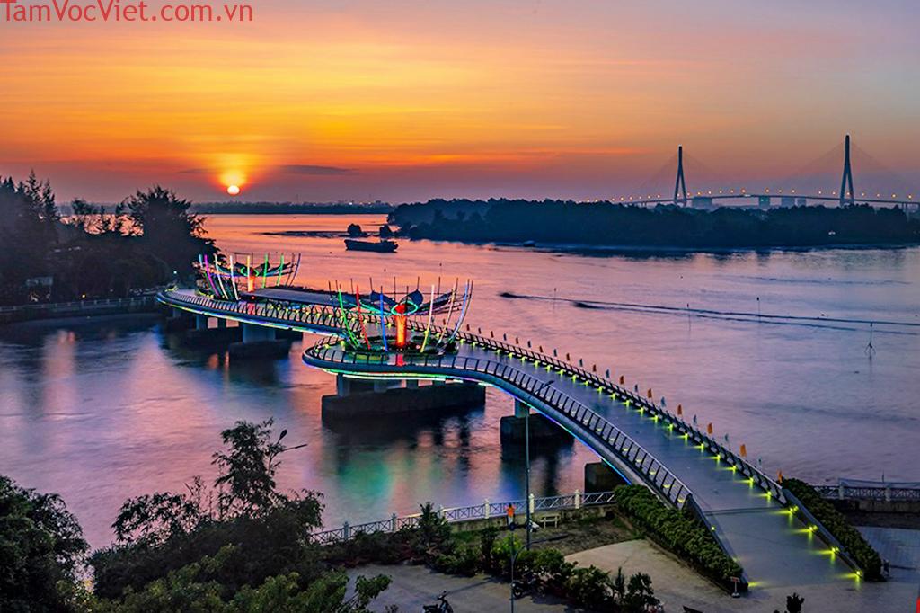 Cầu đi bộ Ninh Kiều