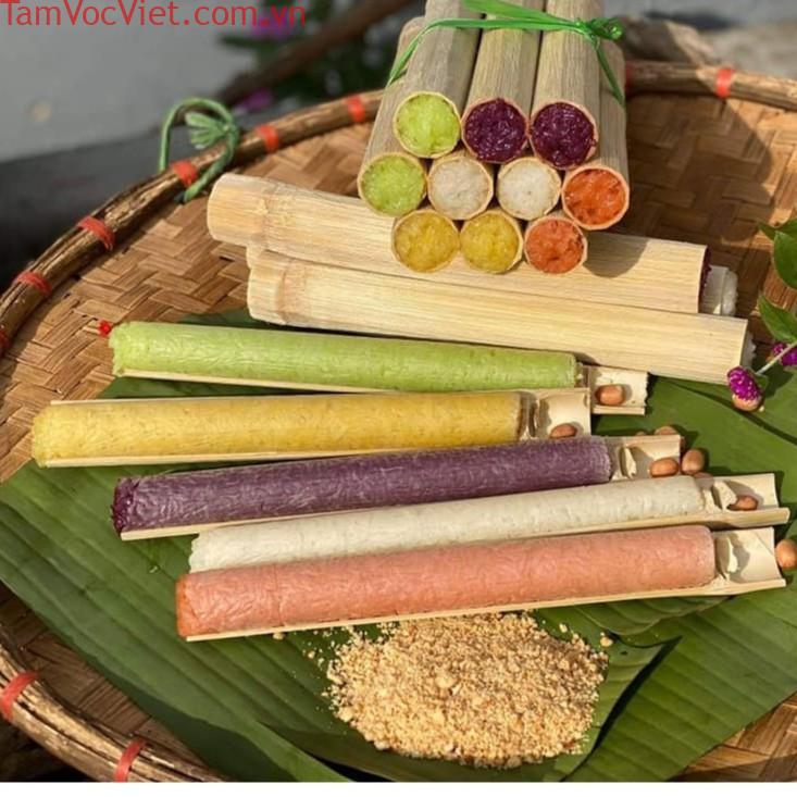 Cơm lam Việt Nam, món ăn dân dã khiến nhiều du khách nước ngoài thích thú