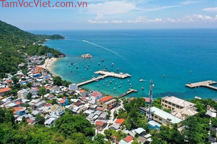 Bãi Làng Cù Lao Chàm - Trung tâm của mọi dịch vụ du lịch