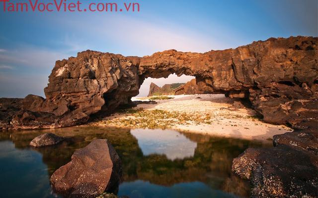 Cổng Tò Vò – Điểm check in không thể thiếu của các bạn trẻ khi đến Lý Sơn