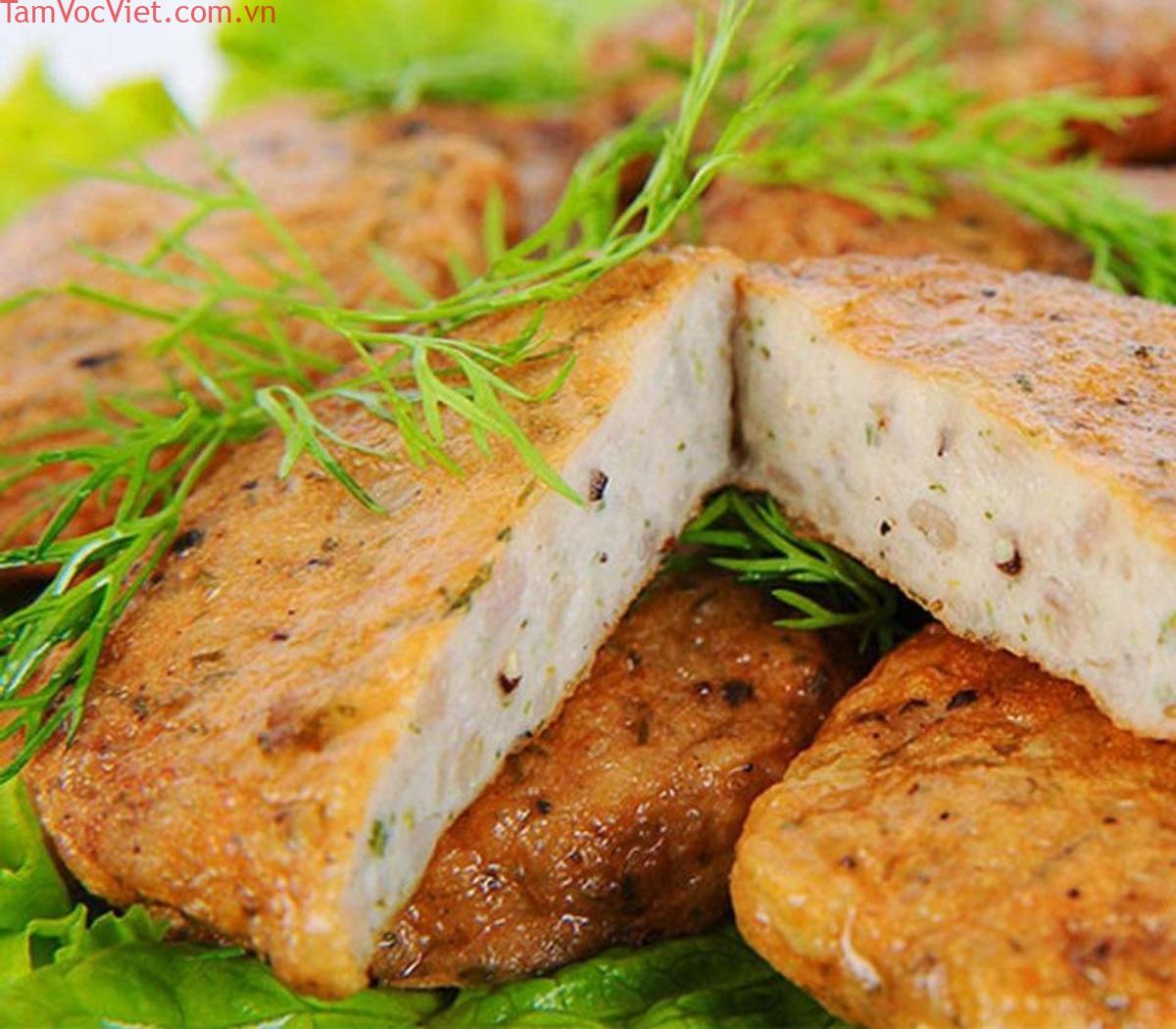Chả cá Lý Sơn là món ăn giúp thực khách có trải nghiệm hương vị biển thơm ngon và độc đáo