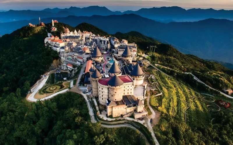 Bà Nà Hills: Vị trí, điểm thu hút, kinh nghiệm du lịch và chọn tour