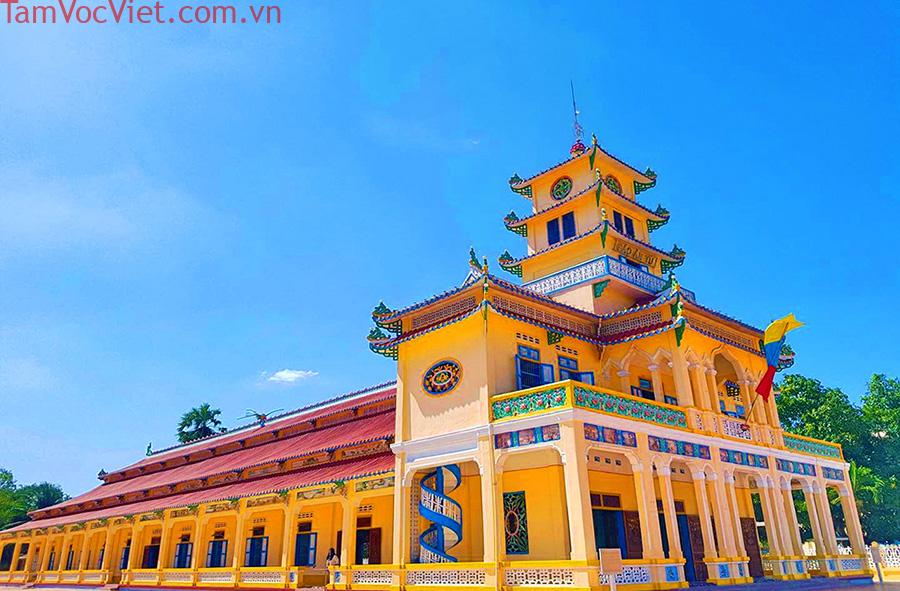 Tòa Thánh có thiết kế đan xen giữa kiến trúc của các tôn giáo khác nhau