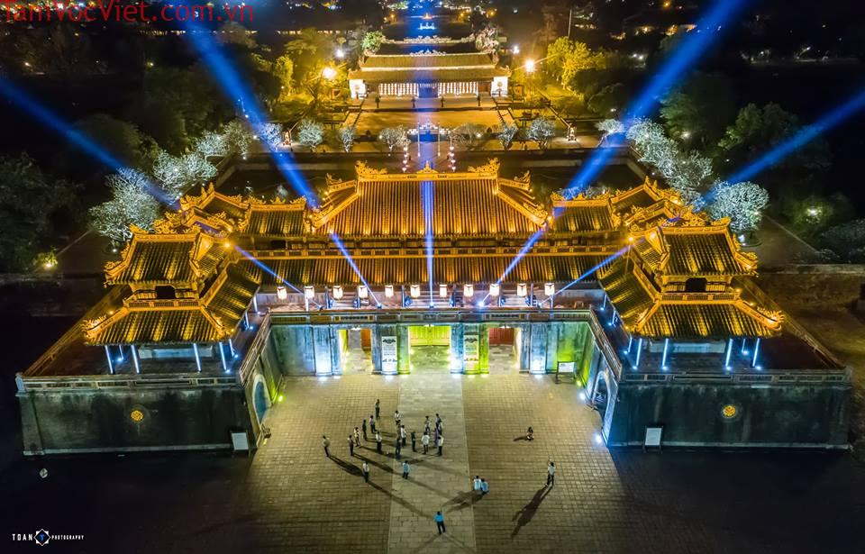 Tham quan Đại Nội về đêm - khamphahue.com.vn