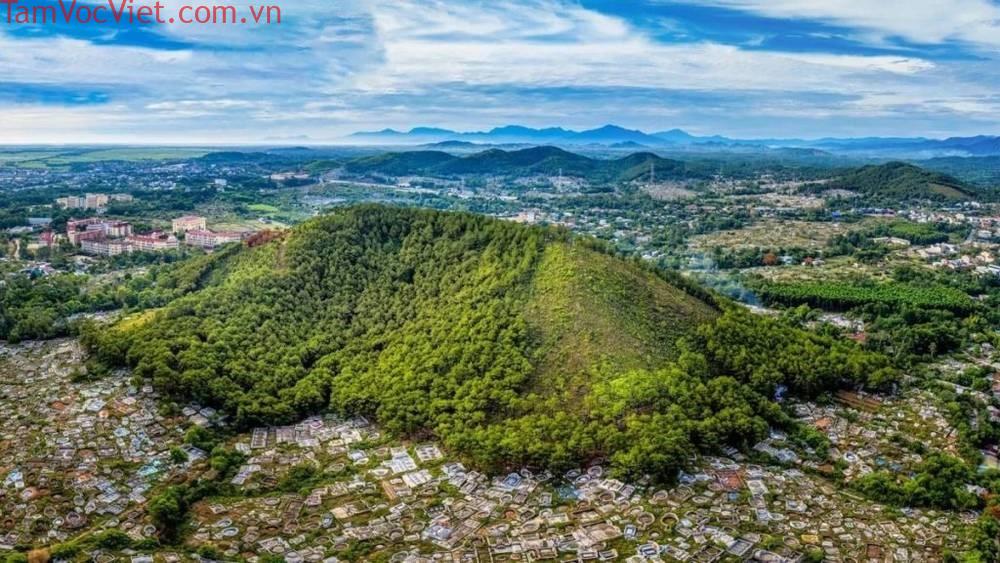 10. Núi Ngự Bình