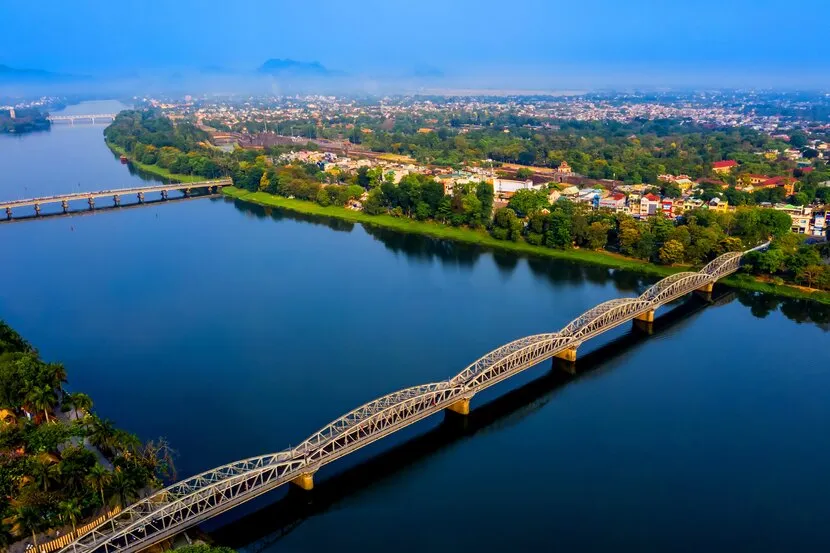 Thời tiết ở Huế mỗi mùa sẽ có những nét đẹp huyền ảo riêng: