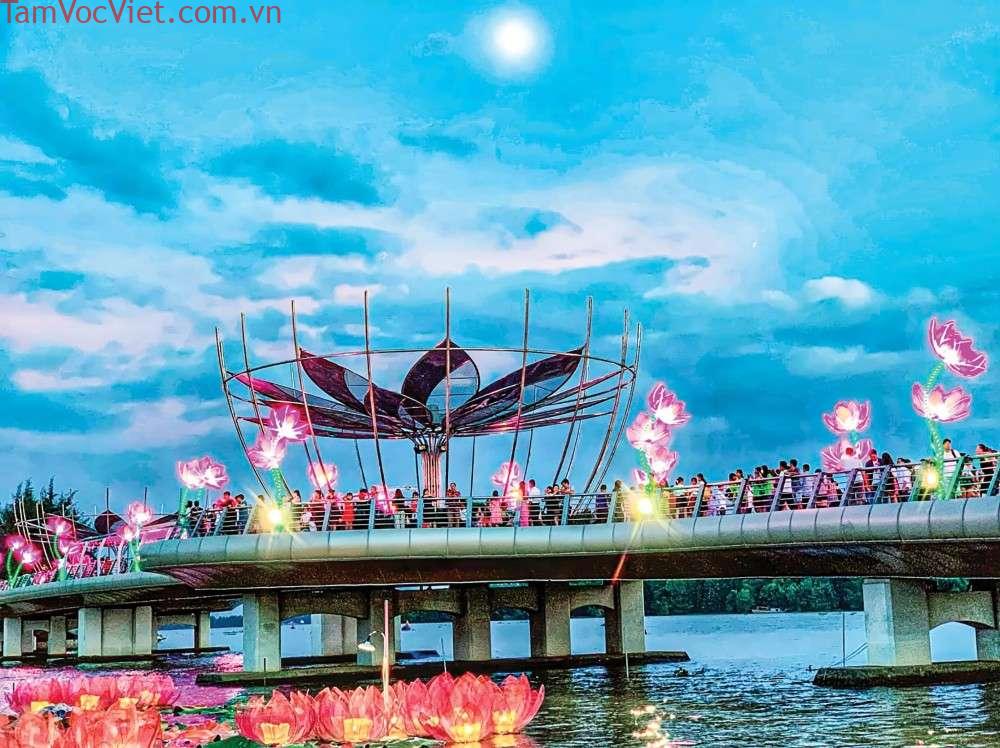 Cầu tình yêu Cần Thơ - Điểm đến lãng mạn của các cặp đôi