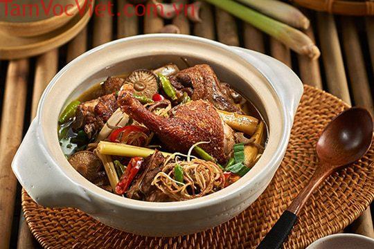 Vịt om ớt xanh hoa chuối