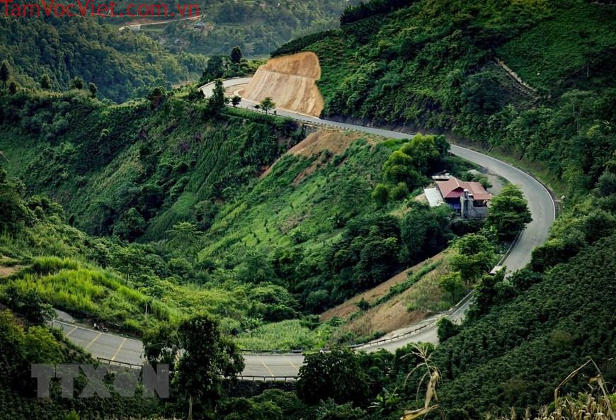 Vẻ đẹp hùng vĩ của đèo Pha Đin nối liền 2 tỉnh Điện Biên-Sơn La | Dân tộc và Phát triển