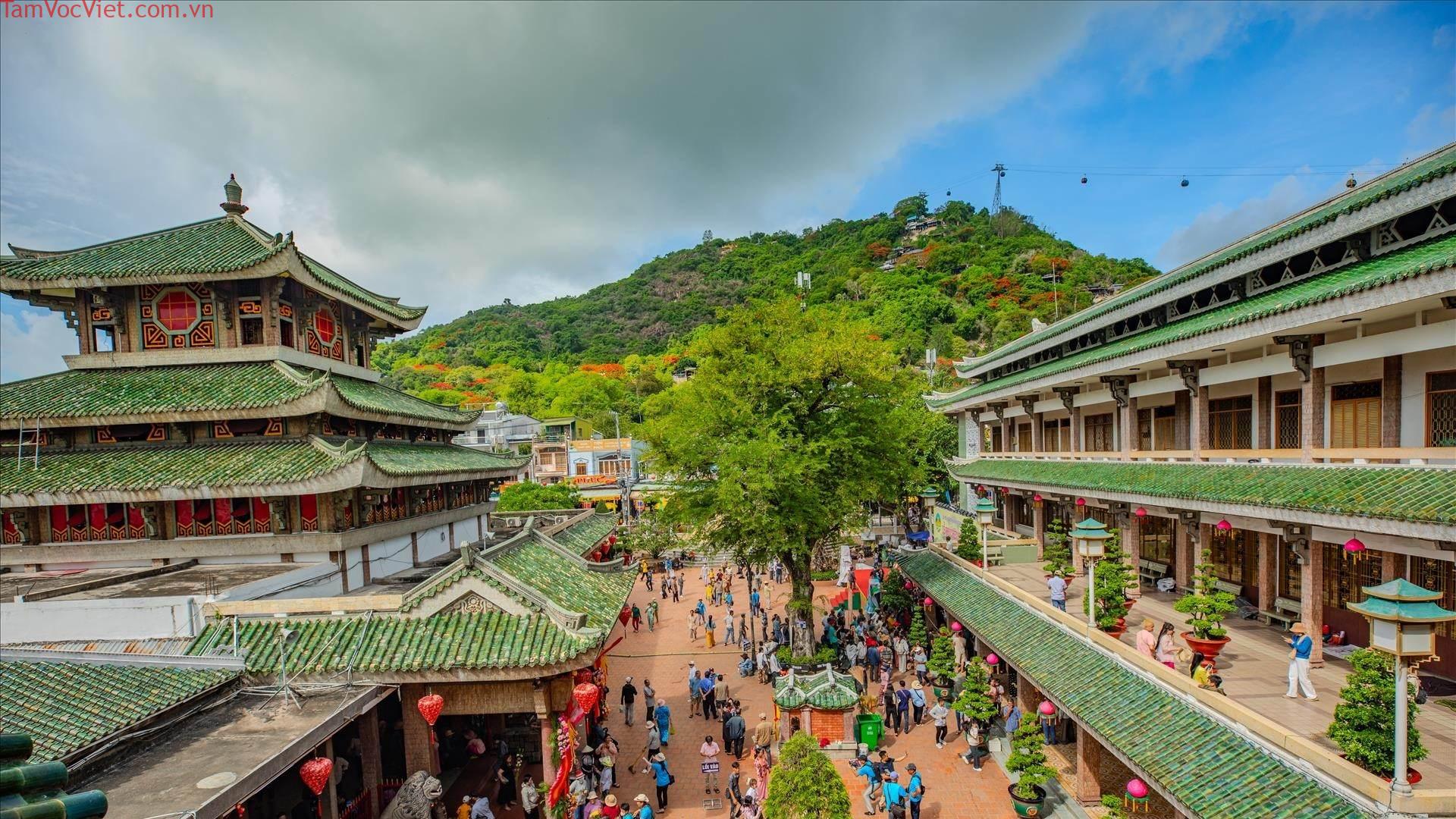 Cẩm nang đi Miếu Bà Chúa Xứ Núi Sam linh thiêng ở An Giang – VinWonders