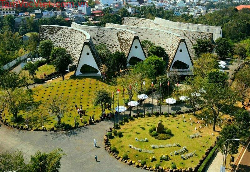 Bảo tàng Thế giới Cà phê ở đường Nguyễn Đình Chiểu, Phường Tân Lợi ...