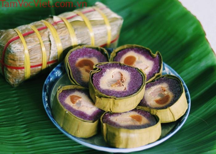 Thưởng thức đặc sản bánh tét lá cẩm Cần Thơ nhớ vị Tết quê nhà
