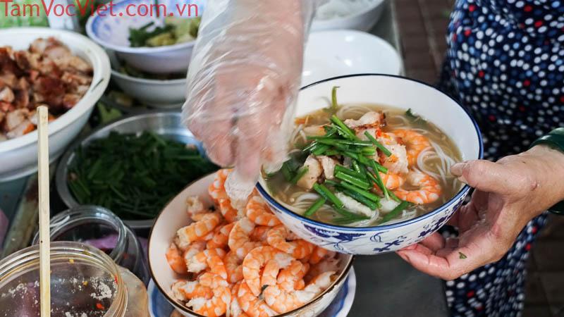 Về Sóc Trăng thưởng thức đặc sản bún nước lèo kỷ lục