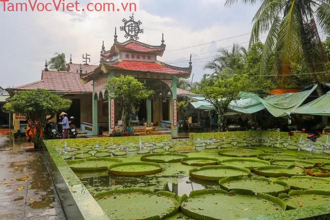 Chùa Phước Kiển, ngôi chùa hơn trăm tuổi cho khách đứng trên lá sen -  iVIVU.com