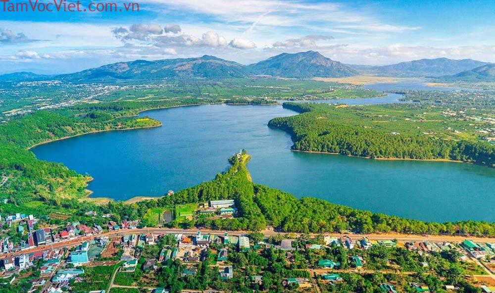 Khám phá Biển Hồ Pleiku: “Đôi mắt” xanh giữa cao nguyên lộng gió | Xanh SM