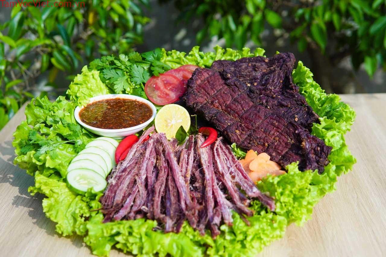 Hương vị độc đáo của thịt trâu gác bếp - đặc sản Lào Cai