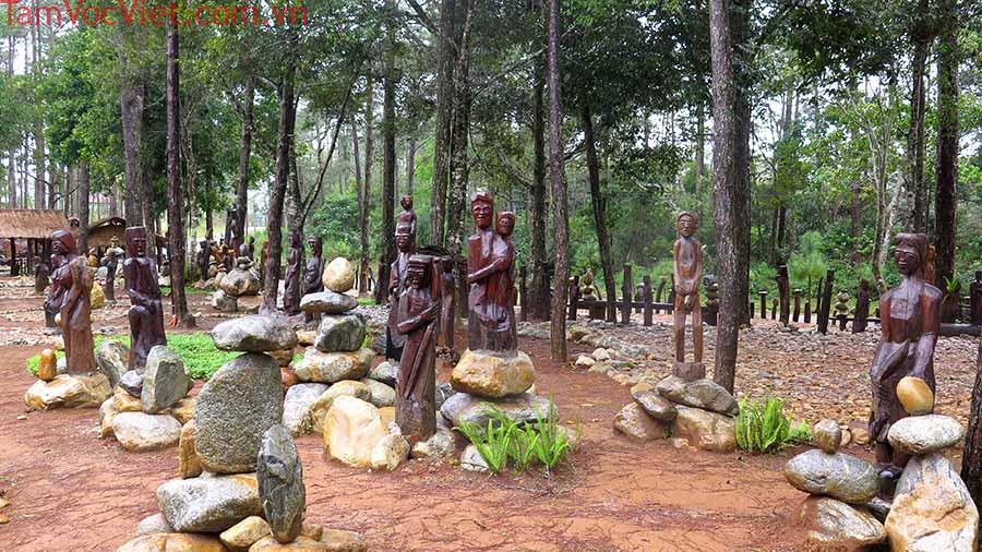 Ấn tượng Vườn Nghệ thuật Măng Đen mang đậm dấu ấn Tây Nguyên - Cục Du ...