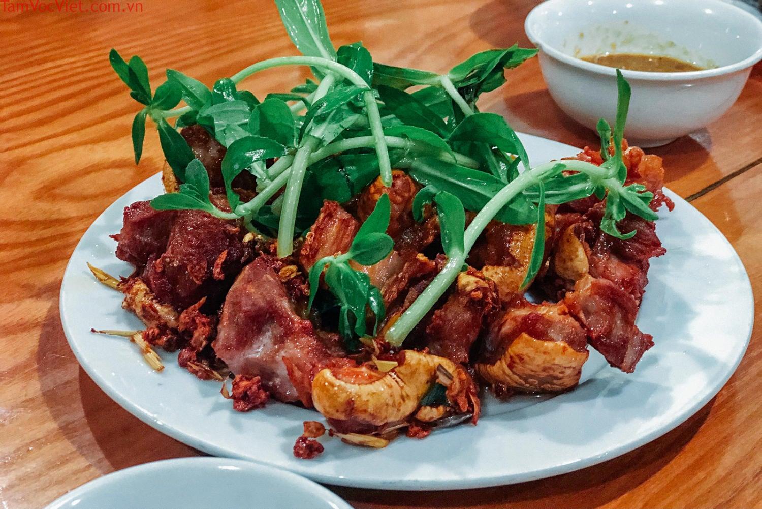 Thưởng thức món Bê Chao - Đặc sản khó cưỡng tại Mộc Châu