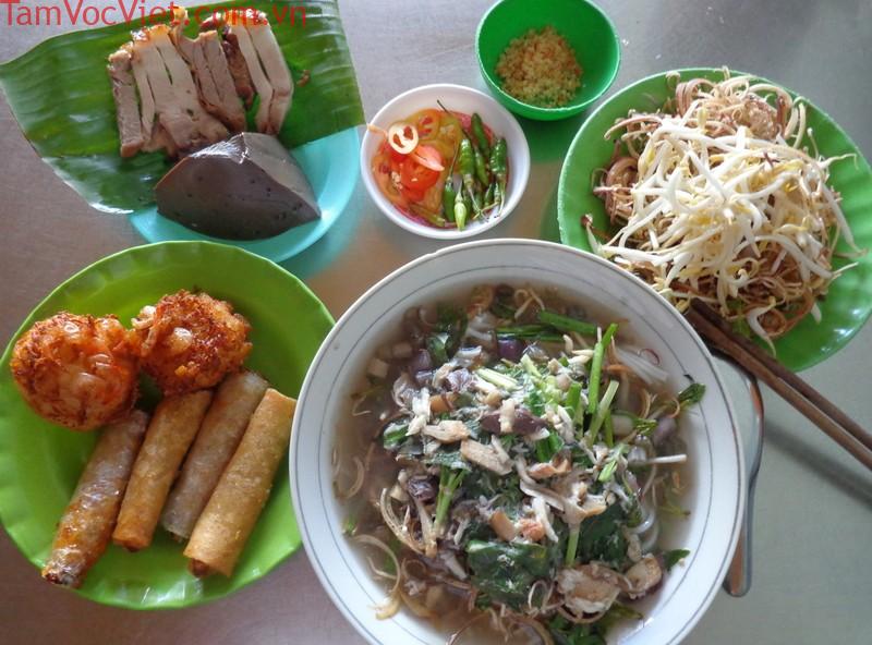 Về Trà Vinh thưởng thức món bún nước lèo đậm vị miền quê