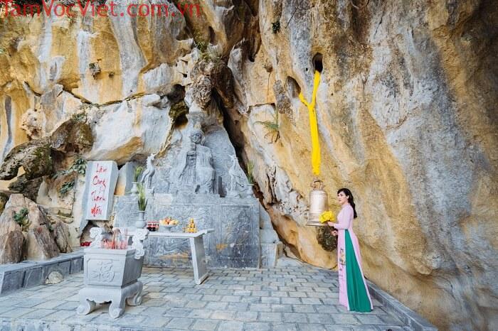 Đền Bà Lâm Cung Thánh Mẫu tại Cổng Trời Đông Giang có gì?