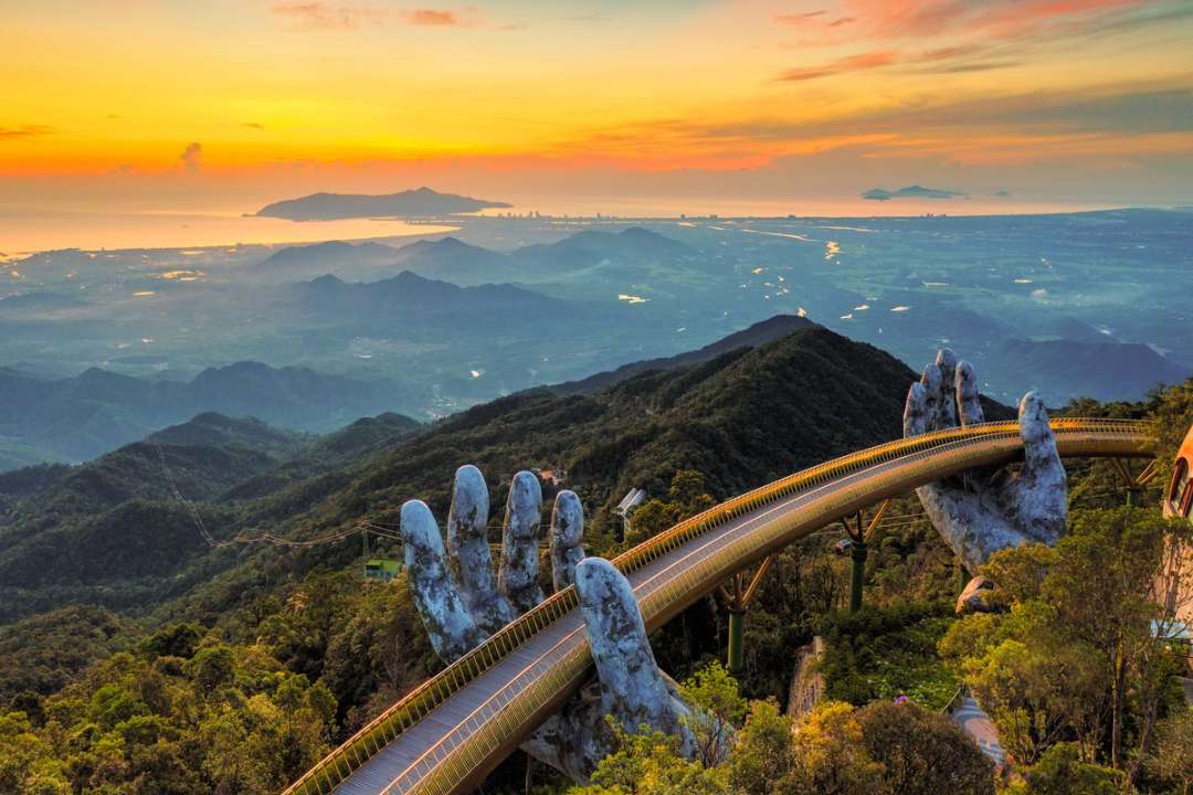 Cầu vàng Đà Nẵng - tọa độ “sống ảo” khiến du khách mê mẩn