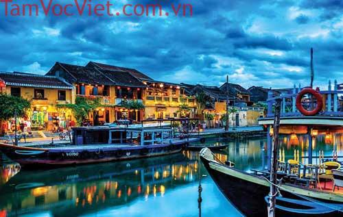 Đi thuyền thả hoa đăng ở hội an, giá vé từ 20k