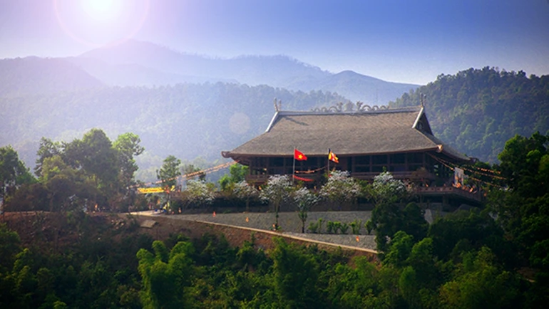 Chùa Linh Quang trên đồi Tông Khao, Điện Biên Phủ, tỉnh Điện Biên - Ảnh: Văn Thành Chung