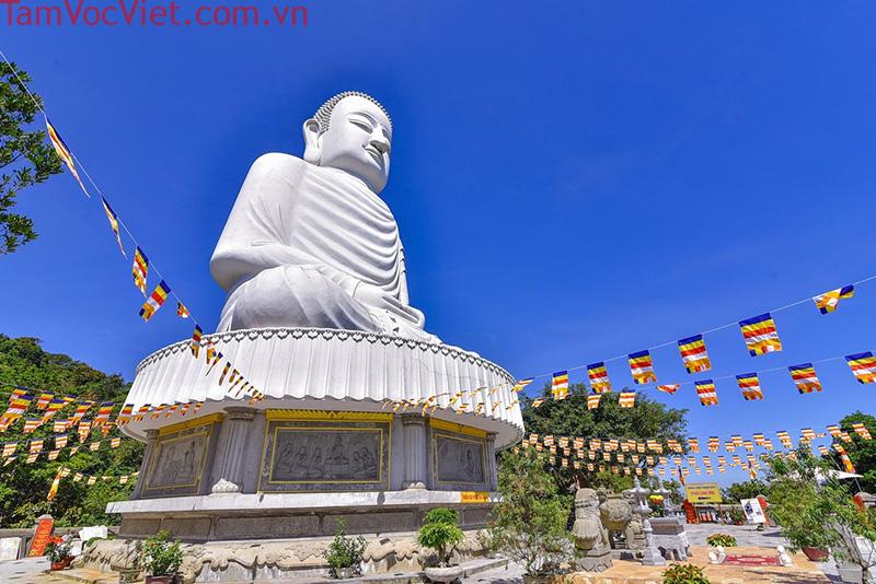 Chùa Linh Ứng Bà Nà - Điểm đến linh thiêng trên đỉnh núi Chúa