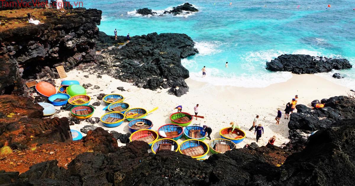 Lý Sơn những điều chưa biết - Kỳ 4: 'Maldives Việt Nam' đảo Bé biển xanh  cát trắng