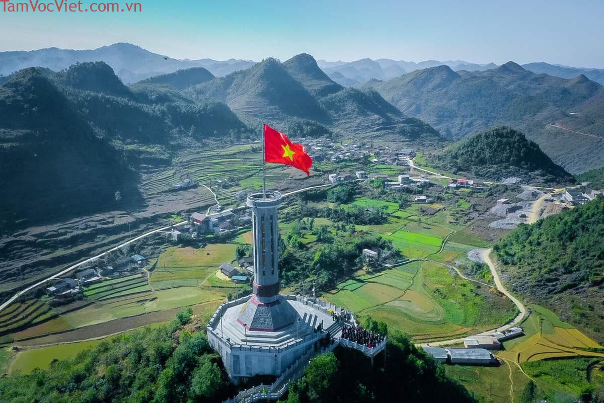 Khám phá Cột cờ Lũng Cú và nơi lưu trú lý tưởng tại Homestay Nhà của Nhím - Du lịch Hà Giang