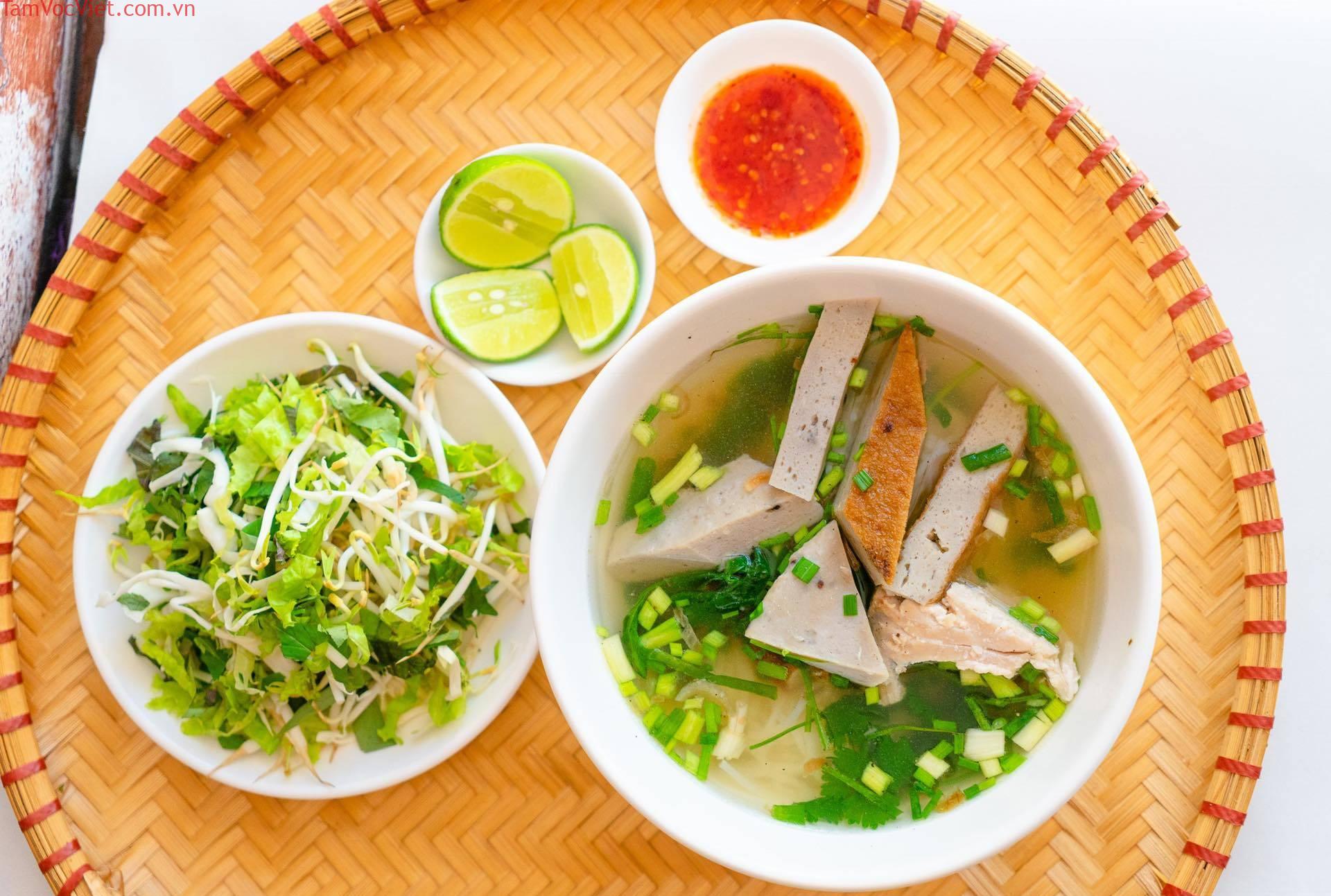 Bún cá Nha Trang – Cách nấu & gợi ý 7 quán ngon nổi tiếng – VinWonders