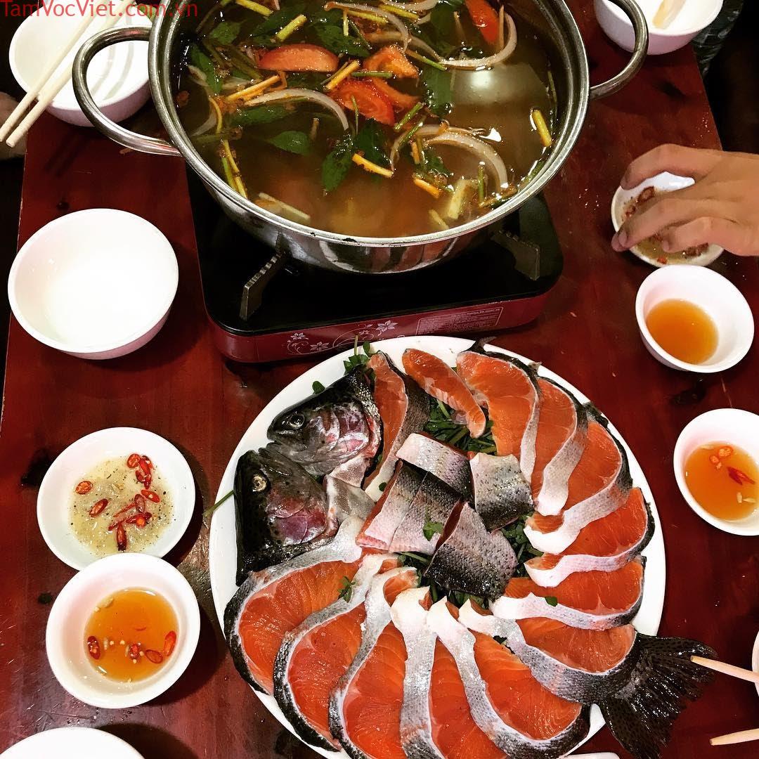 Hướng dẫn cách làm lẩu cá hồi thơm ngon đúng điệu