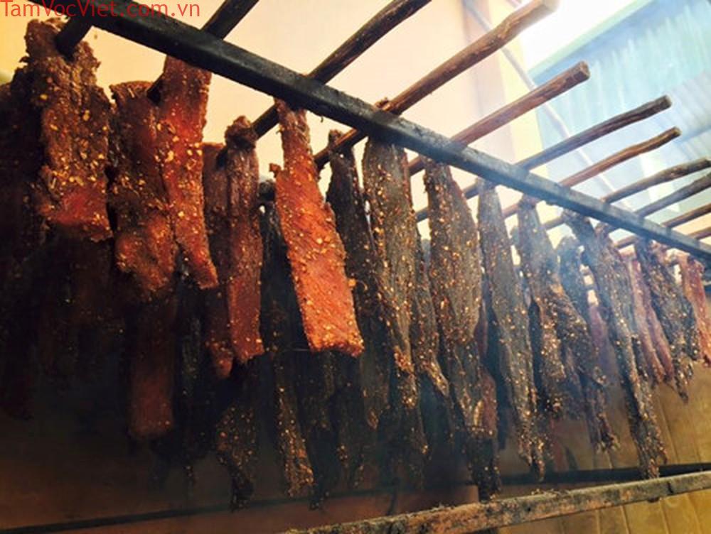 Thịt Trâu Gác Bếp - Đặc Sản Núi Rừng Hà Giang - Báo Tuyên Quang điện tử