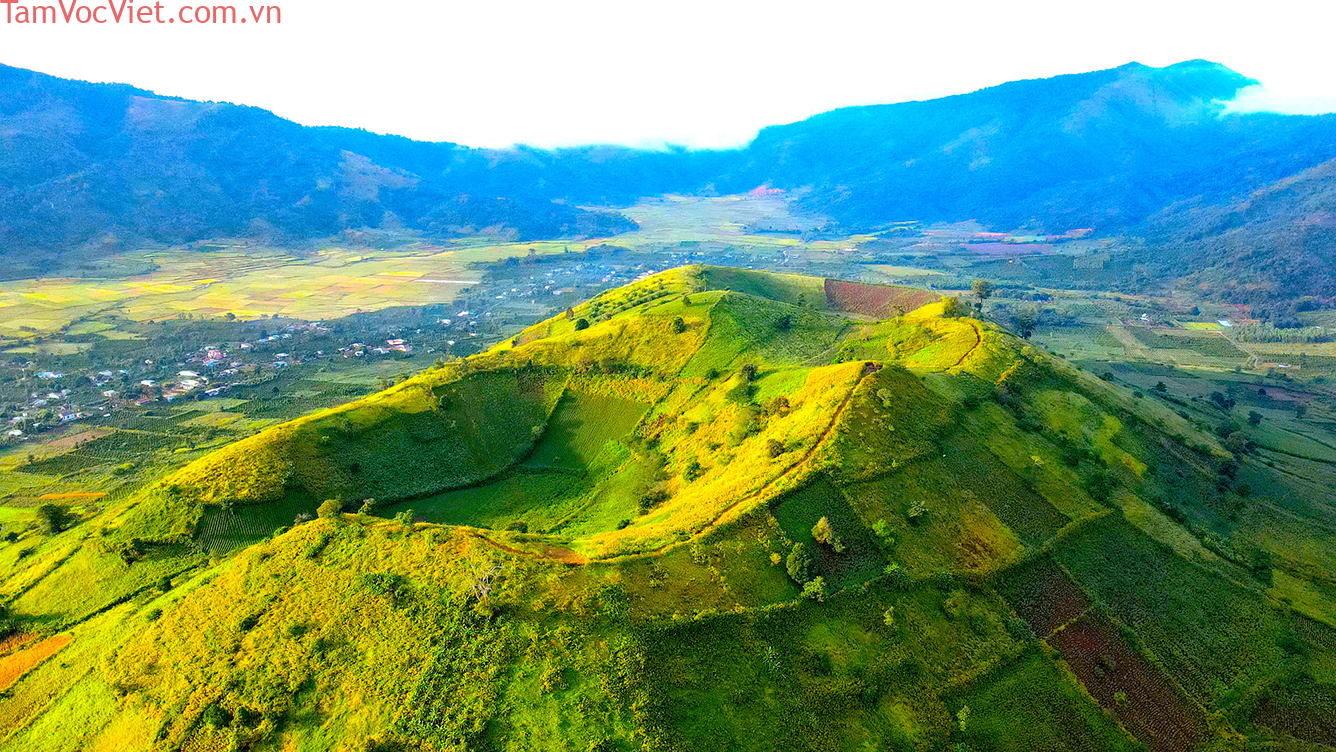 Đỉnh Chư Đăng Ya mùa thu – Săn mây nơi miệng núi lửa giữa trời thu Tây Nguyên