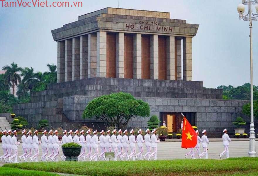 Lăng Chủ tịch Hồ Chí Minh: Những điều nên biết trước khi đi