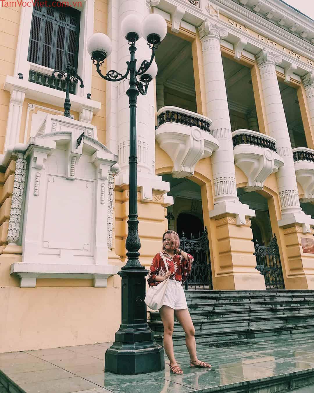 Nhà hát Hà Nội mang nét đẹp cổ kính nơi thủ đô. Ảnh: @___by__theheroine___ 