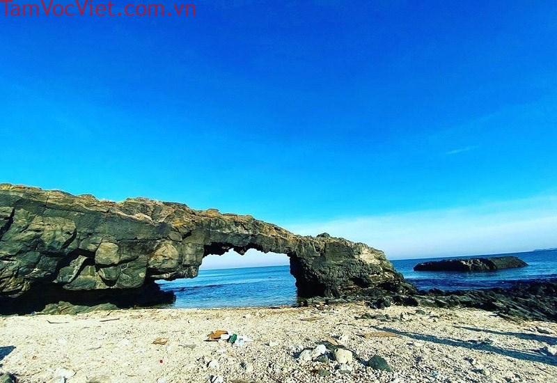 Cổng đá Tò Vò ở Lý Sơn: Kiệt tác của đá, biển và trời